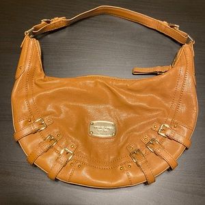 Michael Kors beautiful shoulder bag for women color brown in excellent condition